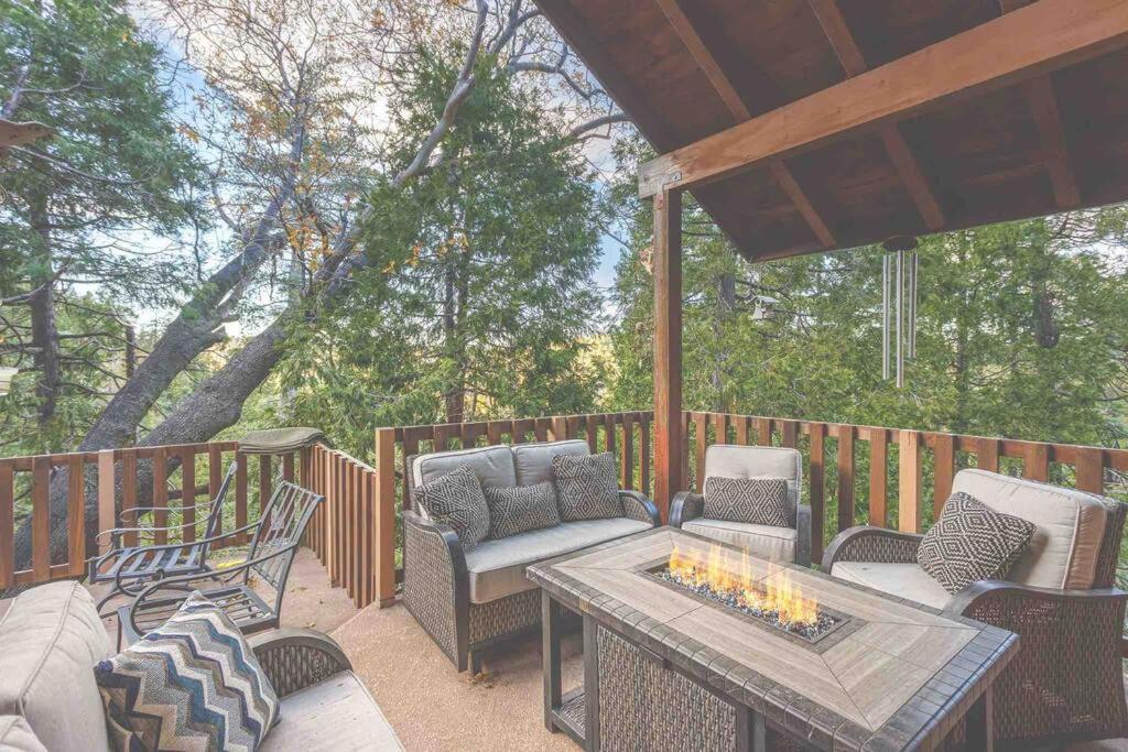 Lakeview 3-Story Winter Home Crestline エクステリア 写真