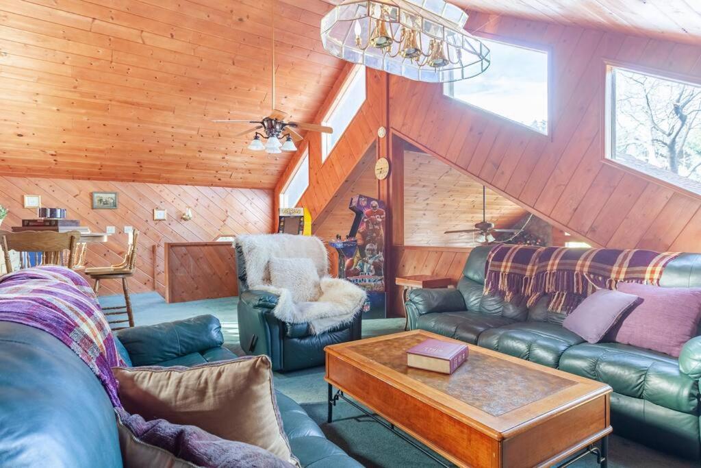 Lakeview 3-Story Winter Home Crestline エクステリア 写真