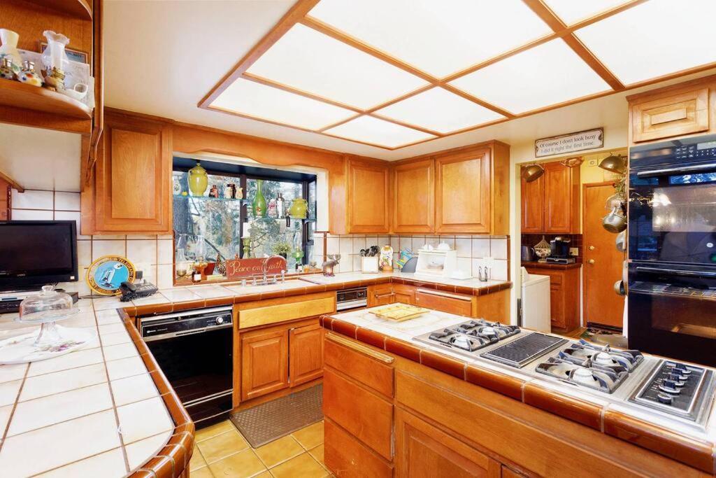 Lakeview 3-Story Winter Home Crestline エクステリア 写真